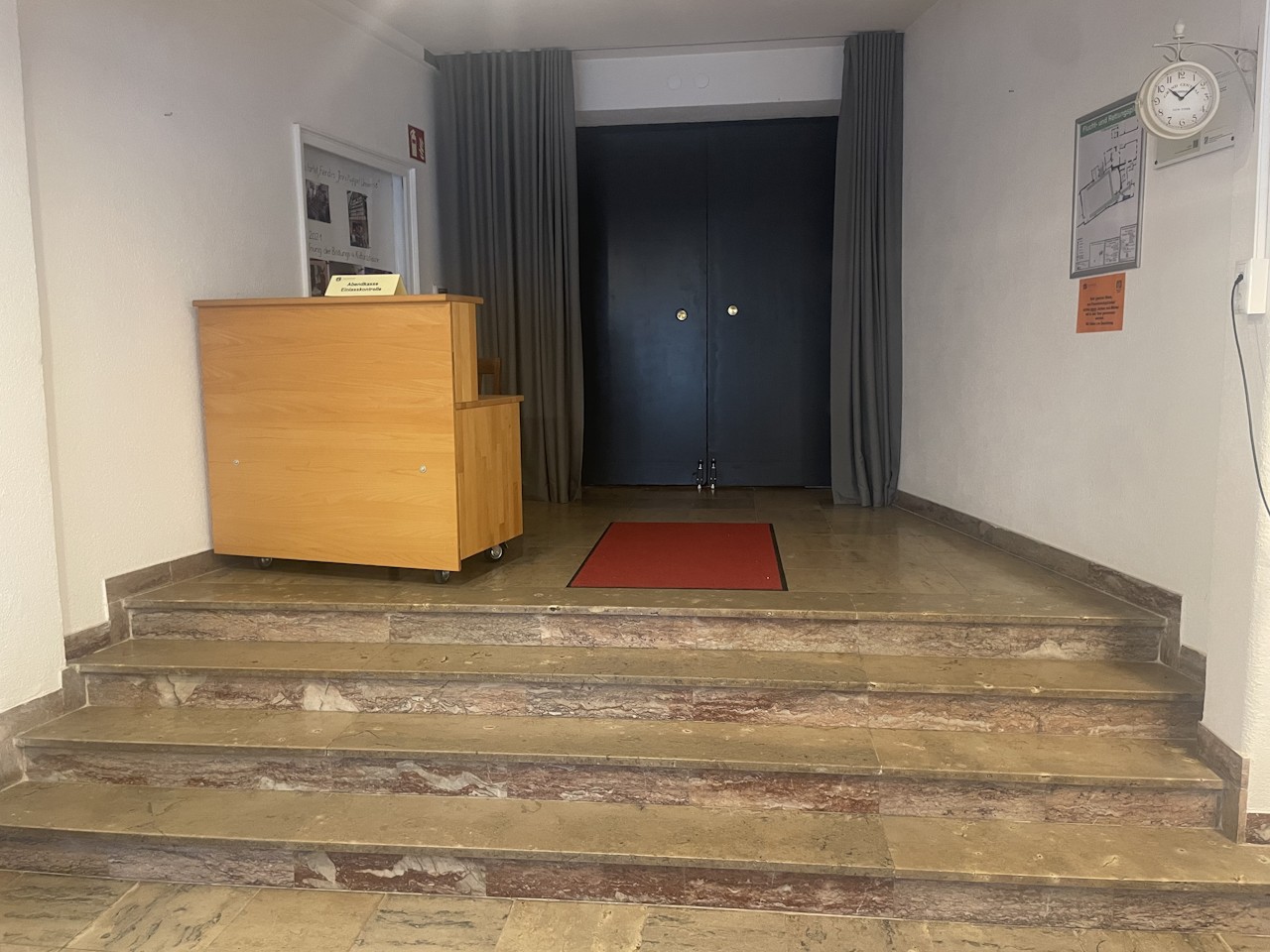 kino_foyer_treppe
